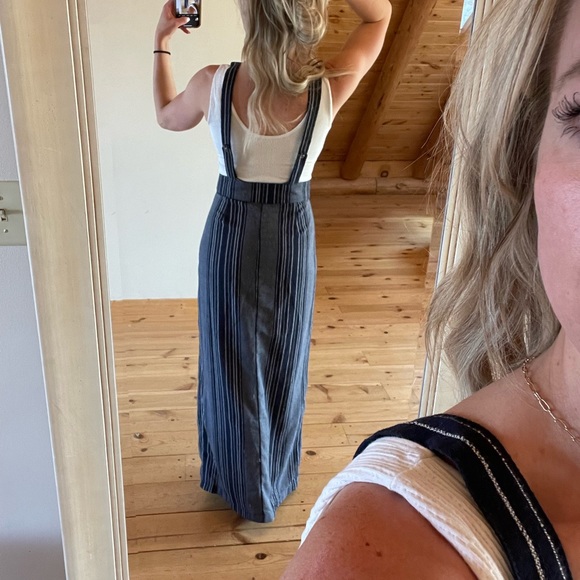 Maxi skirt w buttons + straps - Picture 3 of 3